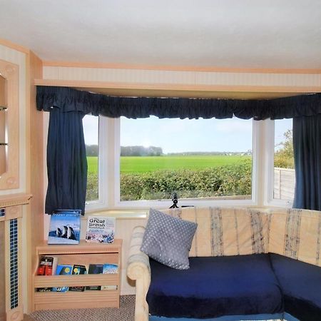 Orchard View Retreat - Dog Friendly, Enclosed Private Garden With Weather Dependant Hot Tub - Not On A Holiday Park Villa Little Clacton Eksteriør billede