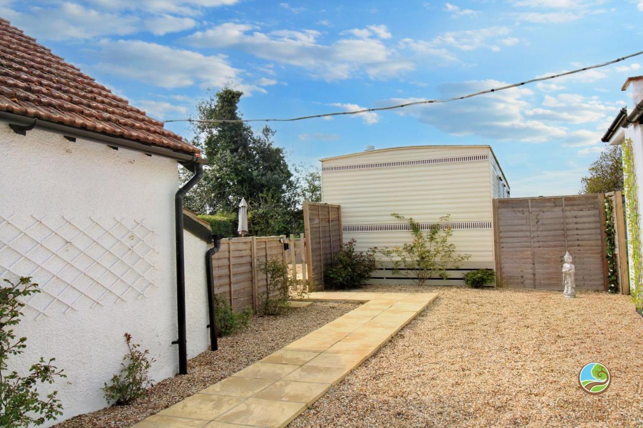 Orchard View Retreat - Dog Friendly, Enclosed Private Garden With Weather Dependant Hot Tub - Not On A Holiday Park Villa Little Clacton Eksteriør billede